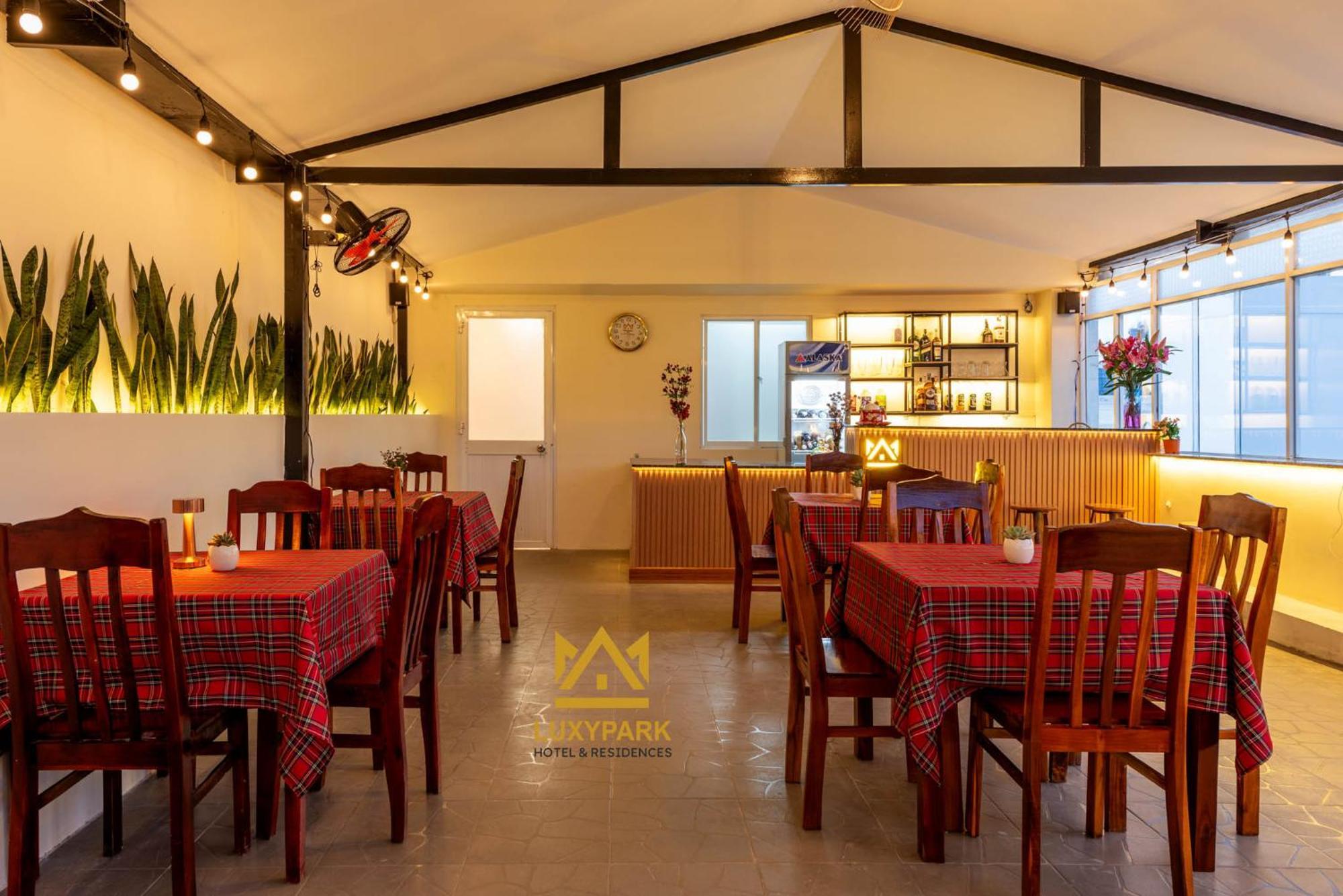 Luxy Park Hotel - Phu Quoc Centre Bagian luar foto