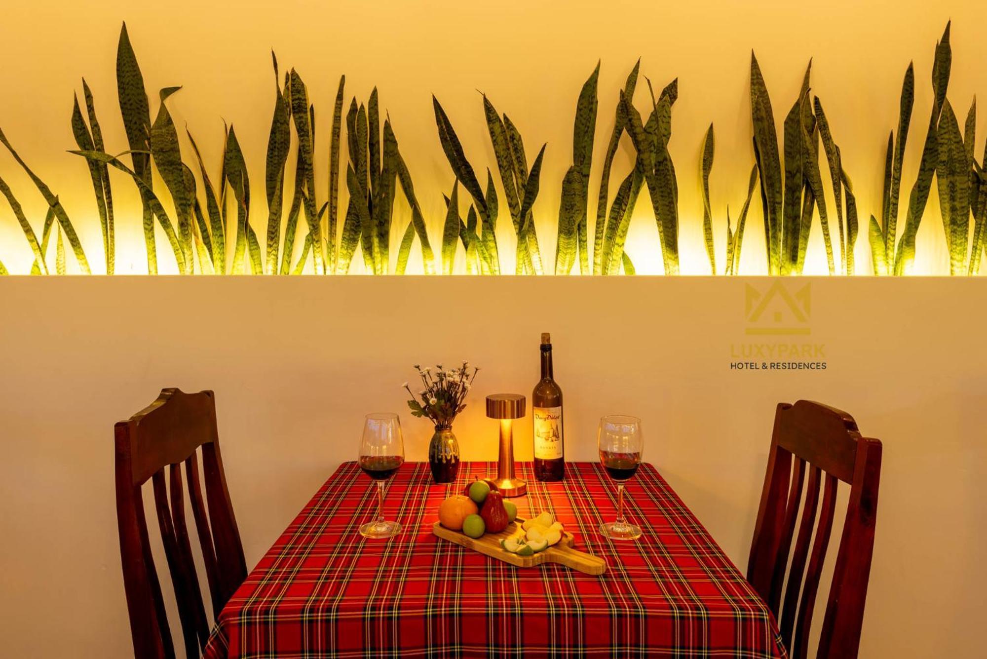 Luxy Park Hotel - Phu Quoc Centre Bagian luar foto