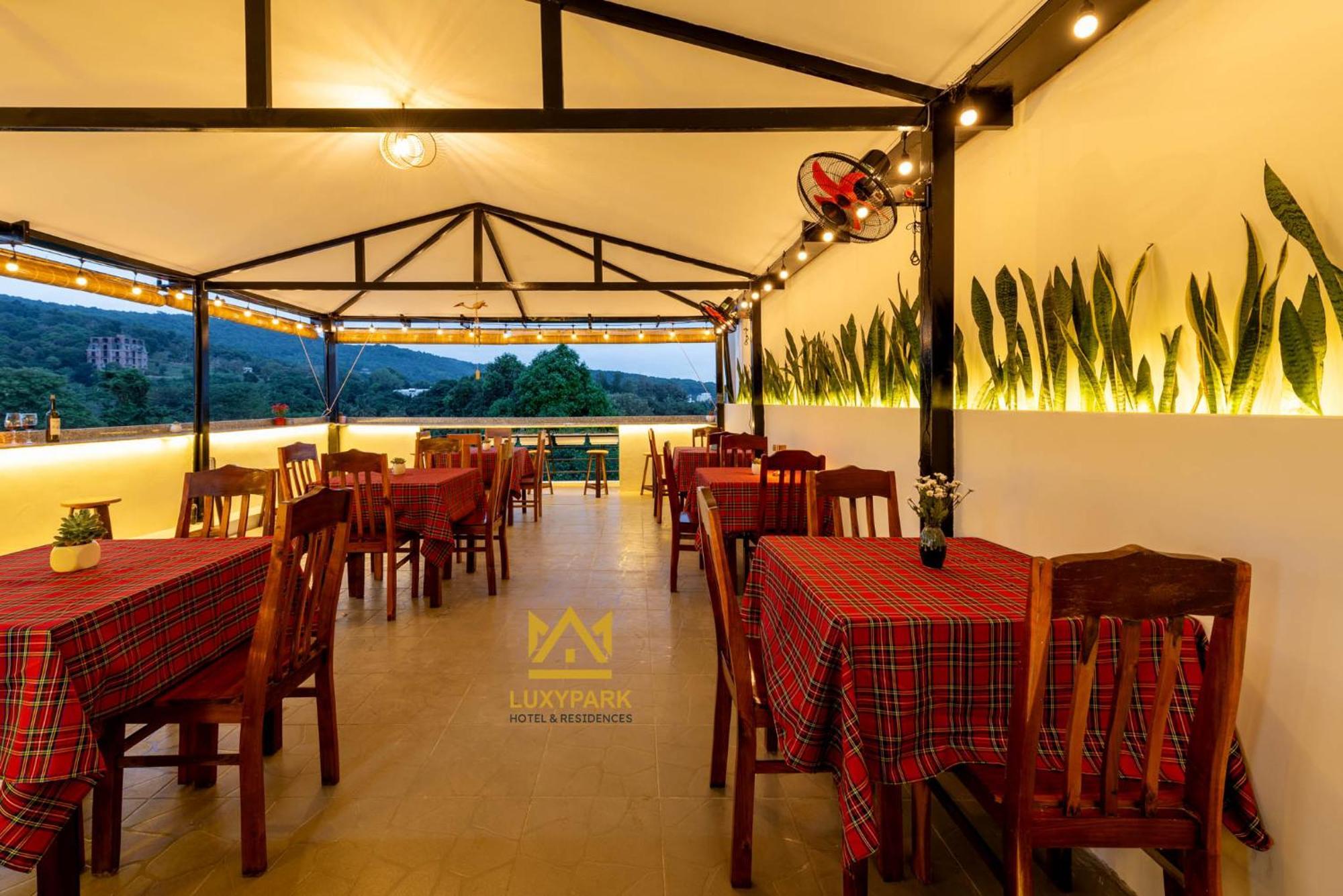 Luxy Park Hotel - Phu Quoc Centre Bagian luar foto