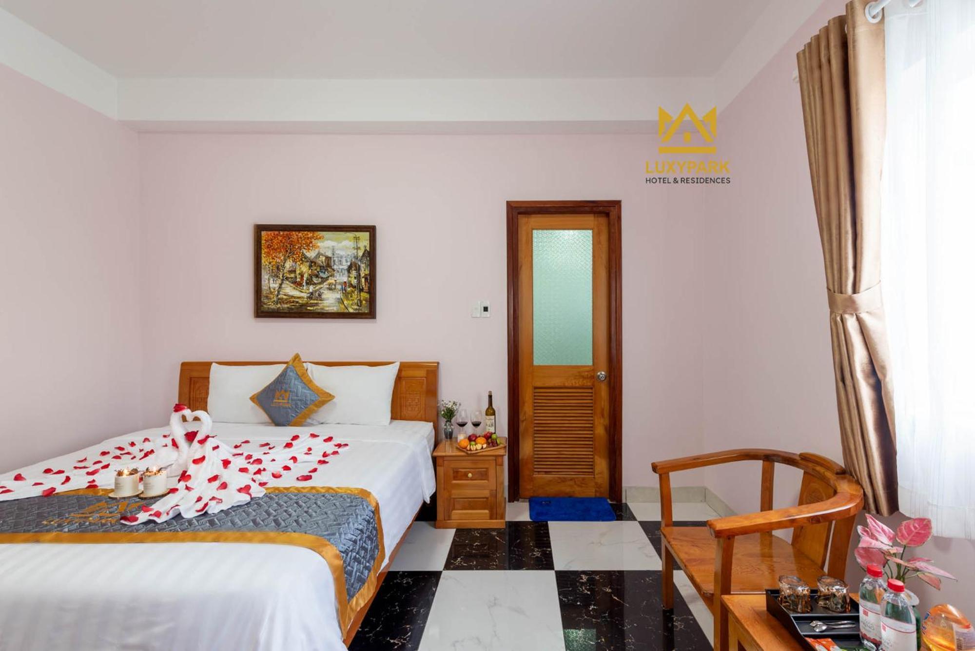 Luxy Park Hotel - Phu Quoc Centre Bagian luar foto