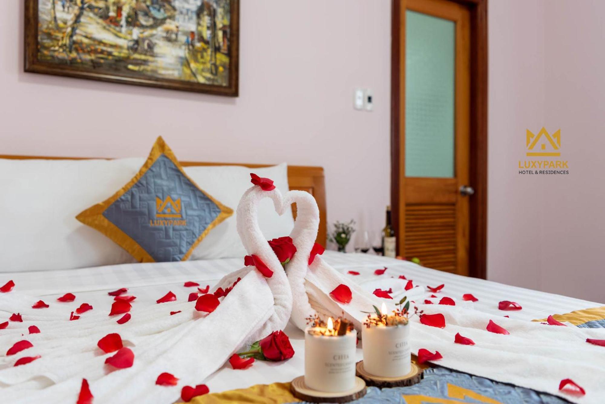 Luxy Park Hotel - Phu Quoc Centre Bagian luar foto
