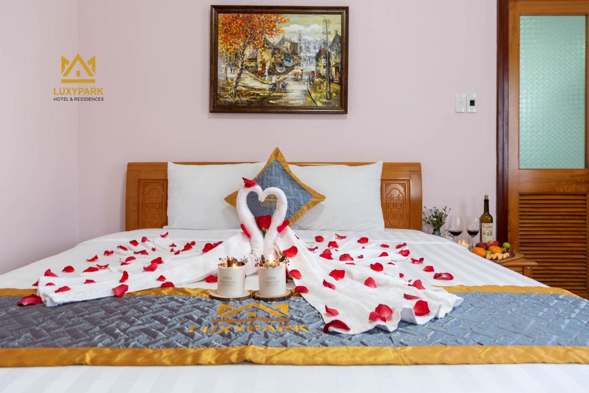 Luxy Park Hotel - Phu Quoc Centre Bagian luar foto