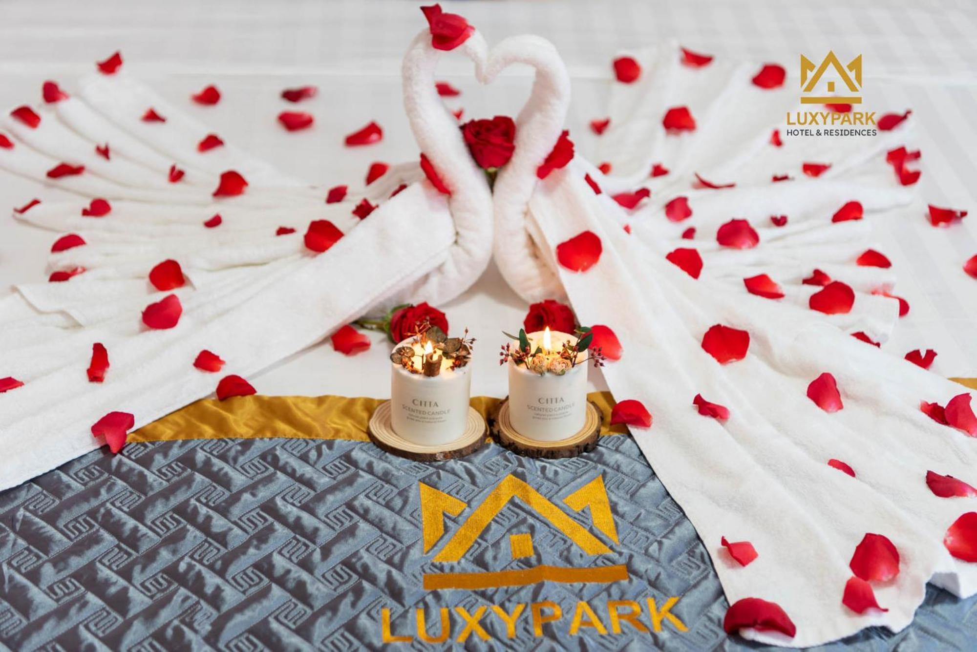 Luxy Park Hotel - Phu Quoc Centre Bagian luar foto